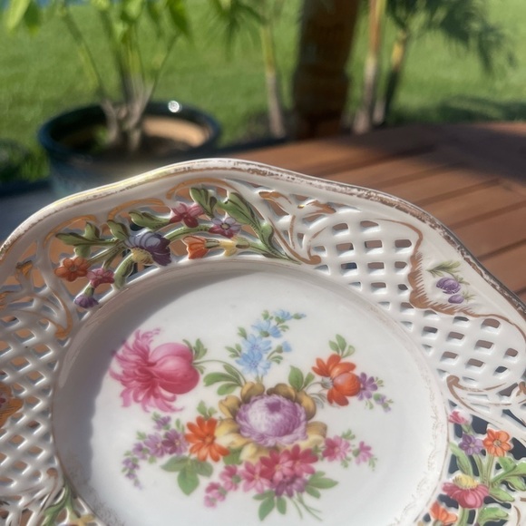 Schumann Bavaria Germany, Basket / Plate, Reticulated, Gold Trim, w/Flowers - Picture 3 of 9